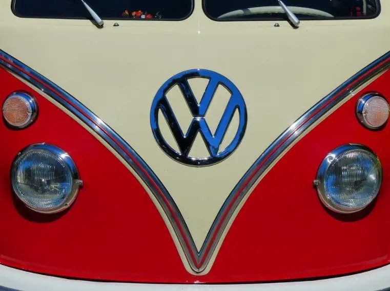 Plan social historique. Volkswagen ferme 3 usines en Allemagne. Des milliers de chmeurs  venir